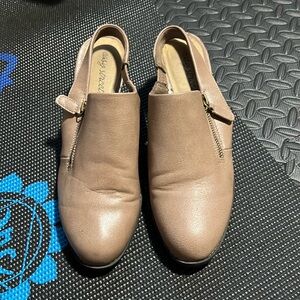 Easy street slingback heels 9M